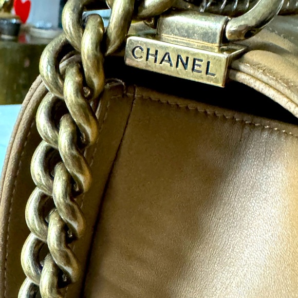 CHANEL 2018 Large Boy Diamond Quilted Leather bag in Beige - Picture 15 of 16